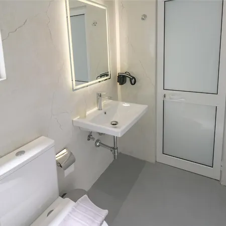Shehu Hotel 3*