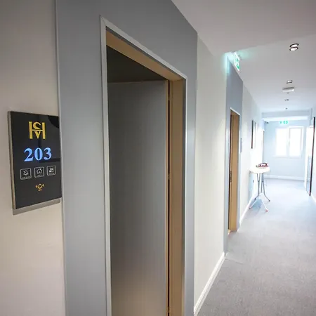 Shehu ホテル クサミル