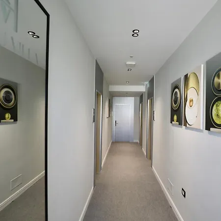 Shehu ホテル クサミル